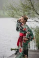 Kimono długie Sensual Mist z ozdobnym czerwonym pasem