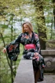 Kimono długie Night Goddess z ozdobnym różowym pasem