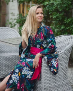Kimono CLASSIC BEAUTY z ozdobnym fuksjowym pasem