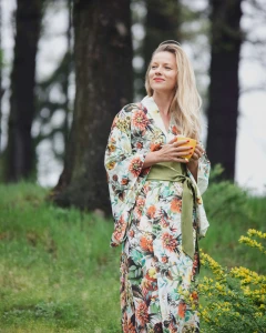 Kimono SUNSET MEADOW z ozdobnym oliwkowym pasem