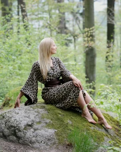 Kimono WILD AT HEART z ozdobnym brązowym pasem